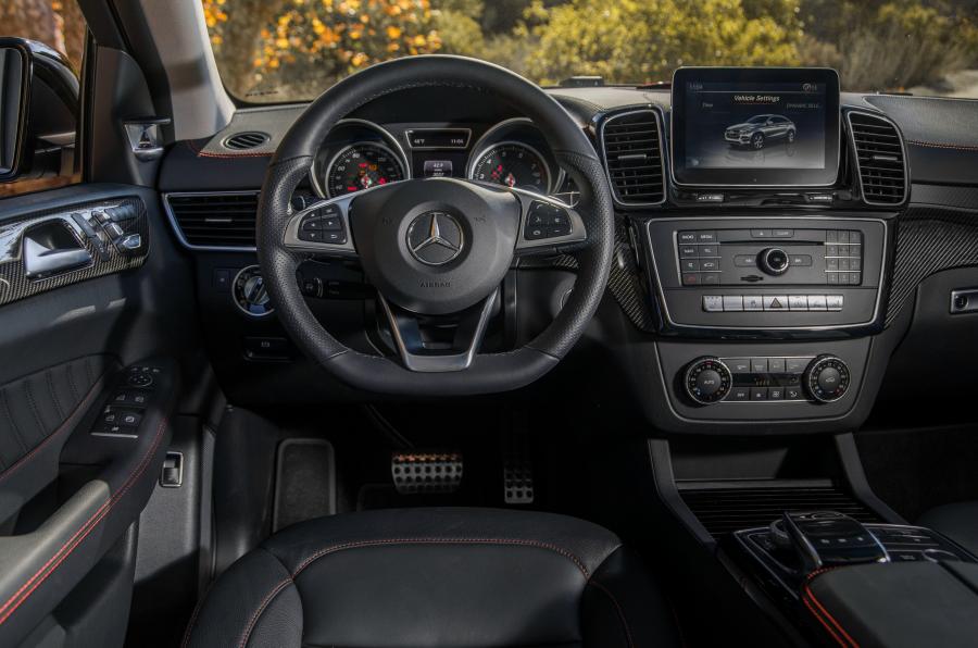 Торпедо Mercedes-AMG GLE43 4Matic Coupe 2016 года  (NA) (фото 18 из 21)